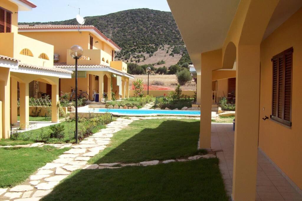 Villa Su Due Livelli Super Accessoriata Сант'Анна-Аррезі Екстер'єр фото