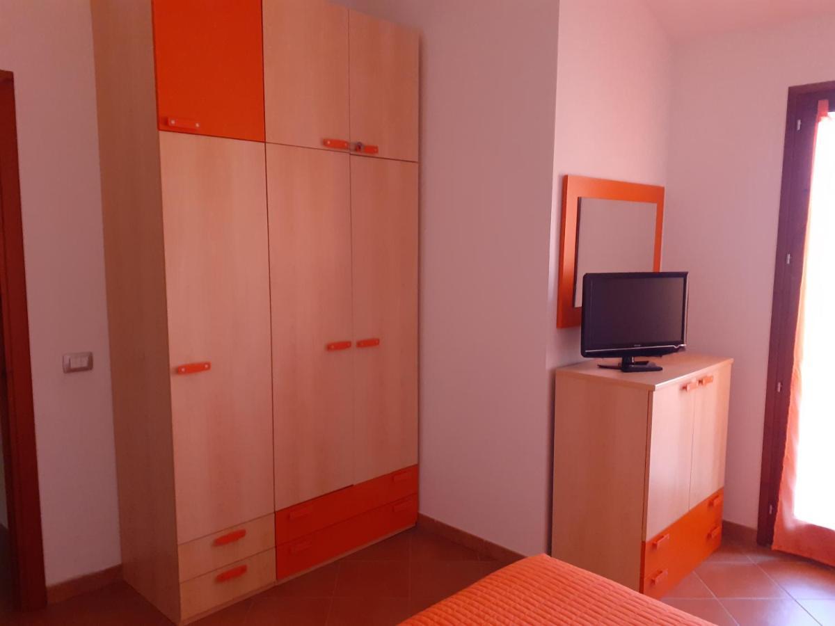 Villa Su Due Livelli Super Accessoriata Сант'Анна-Аррезі Екстер'єр фото