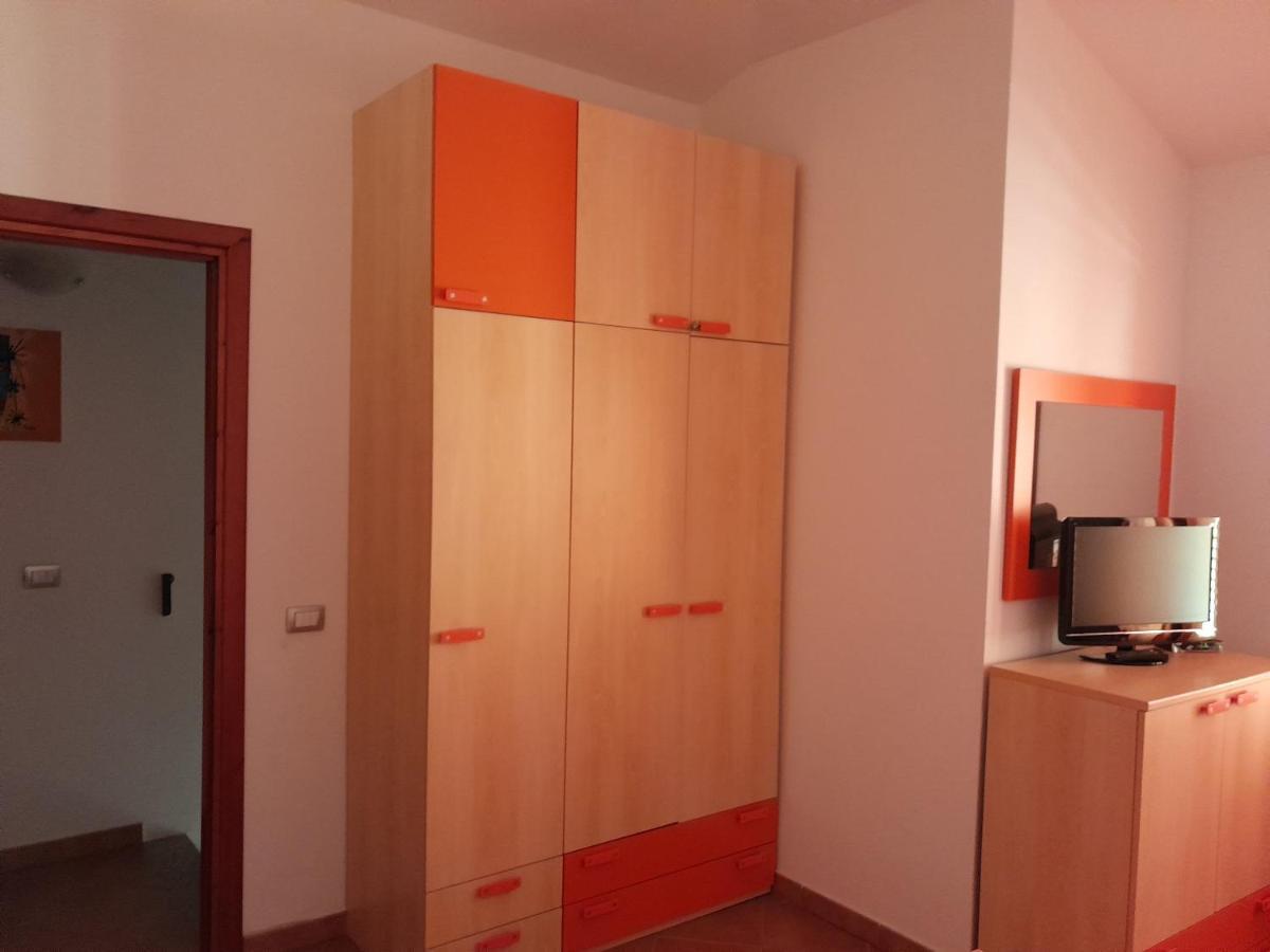 Villa Su Due Livelli Super Accessoriata Сант'Анна-Аррезі Екстер'єр фото
